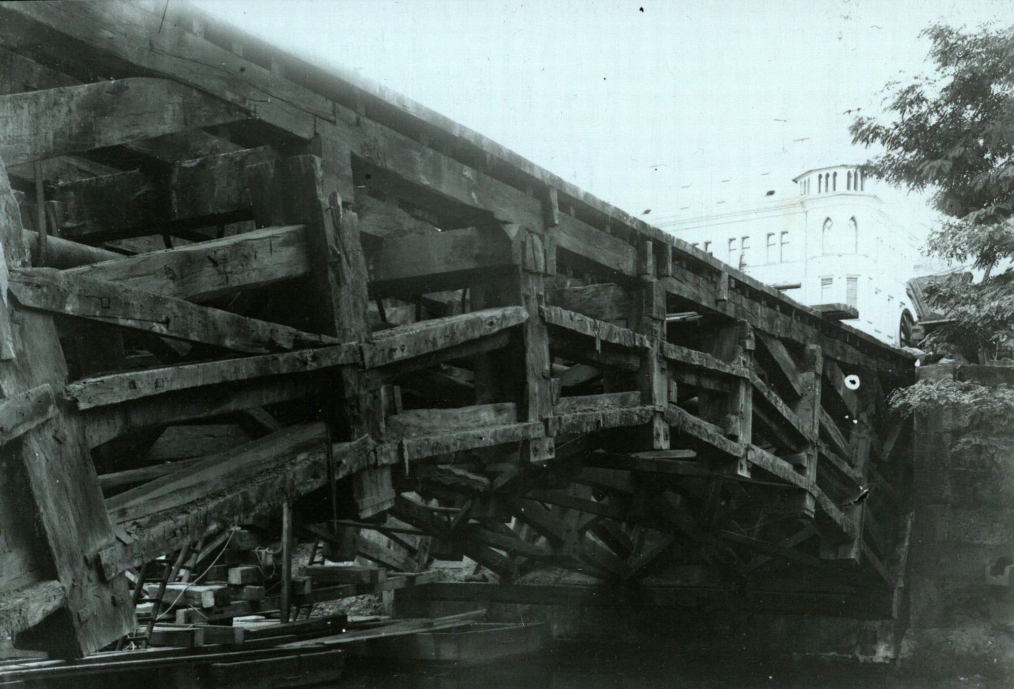 Steintorbrücke, hölzerne Bogenkonstruktion, 1914 (Wird bei Klick vergrößert)