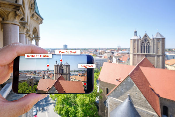 Rund 60 Sehenswürdigkeiten, Plätze und Gebäude können Nutzerinnen und Nutzer vom Rathausturm mit Augmented-Reality-Funktion in der App „Entdecke Braunschweig“ ganz nah ran holen. (Wird bei Klick vergrößert)