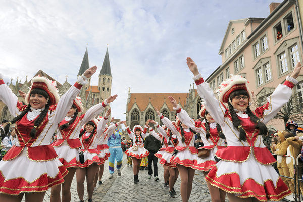 Höhepunkt des närrischen Treibens: Der größte Karnevalsumzug Norddeutschlands findet am 3. März in der Löwenstadt statt. (Wird bei Klick vergrößert)