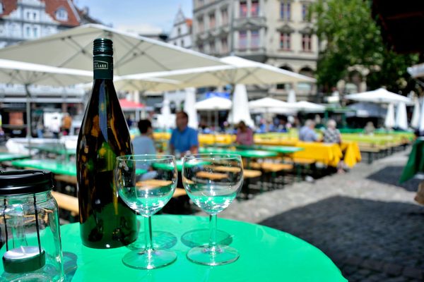 Vom 22. bis 25. August können Besucherinnen und Besucher beim Weinsommer auf dem Kohlmarkt den ein oder anderen edlen Tropfen genießen. (Wird bei Klick vergrößert)