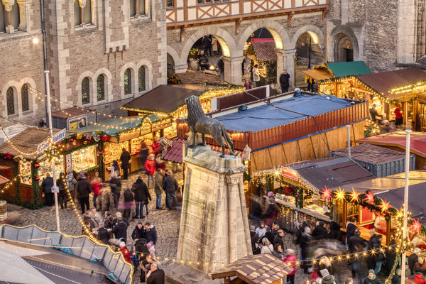 Burglöwe auf dem Braunschweiger Weihnachtsmarkt. (Wird bei Klick vergrößert)